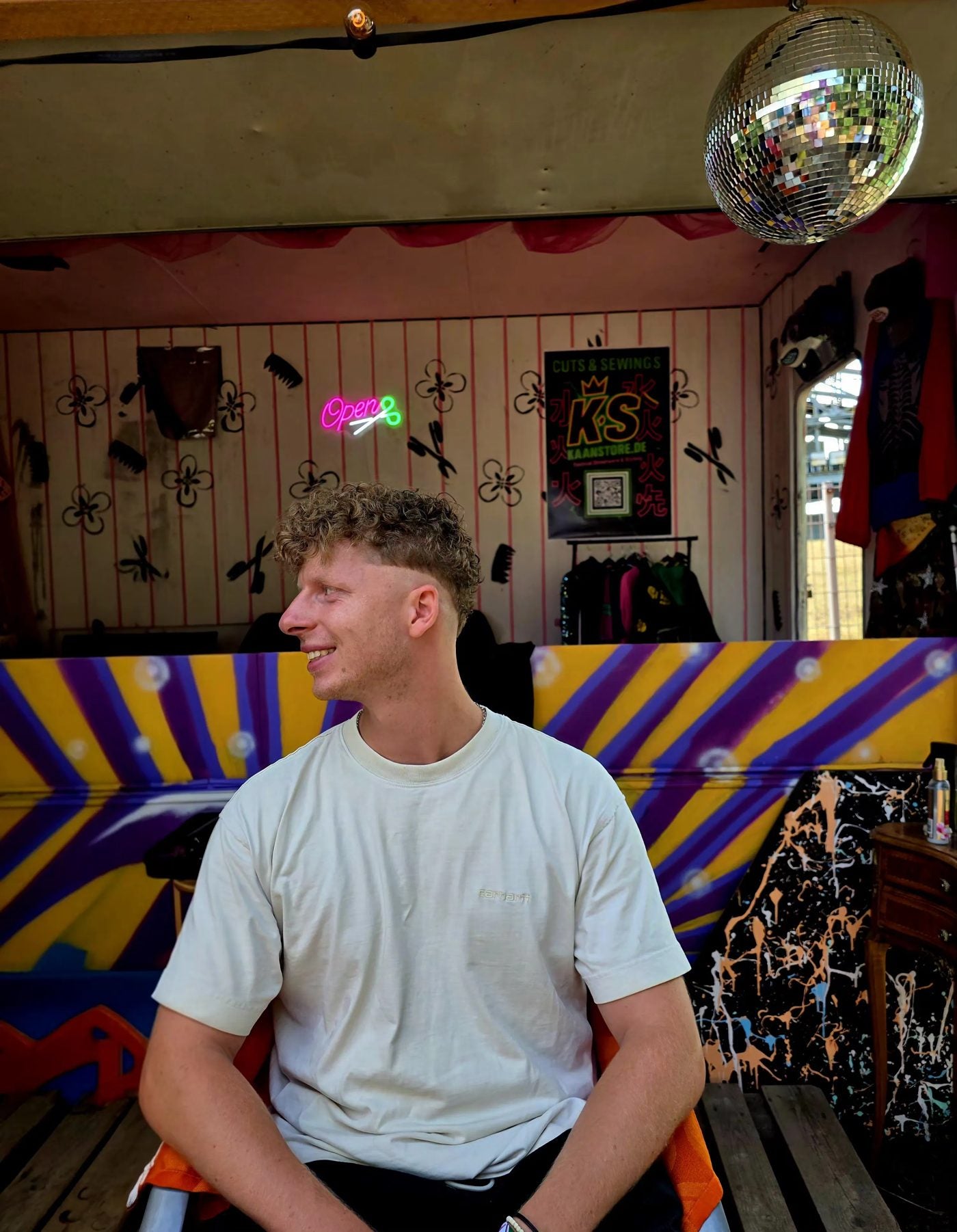 Fresh cut, booth